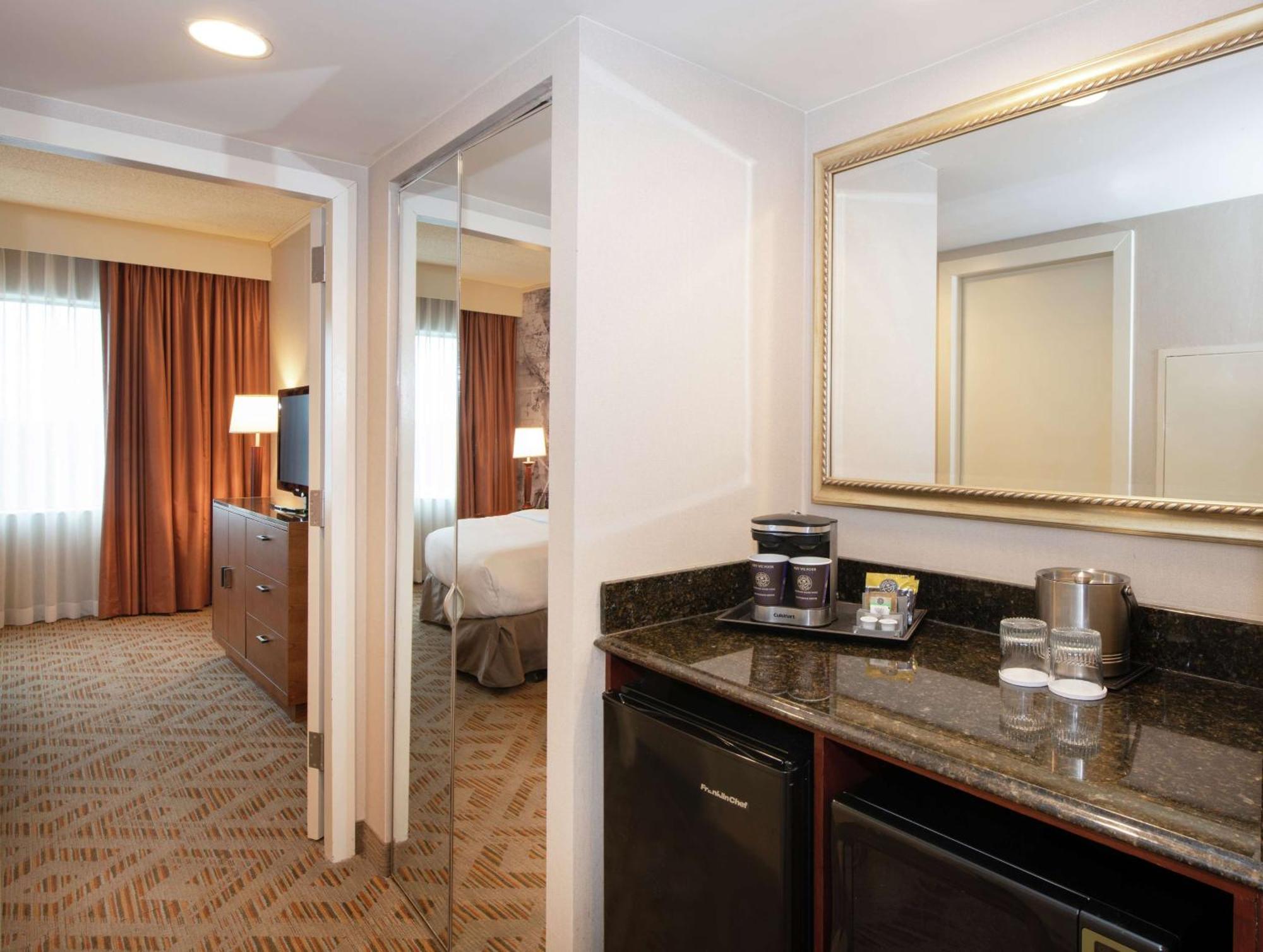 Doubletree Suites By Hilton Hotel Philadelphia West Plymouth Meeting Extérieur photo